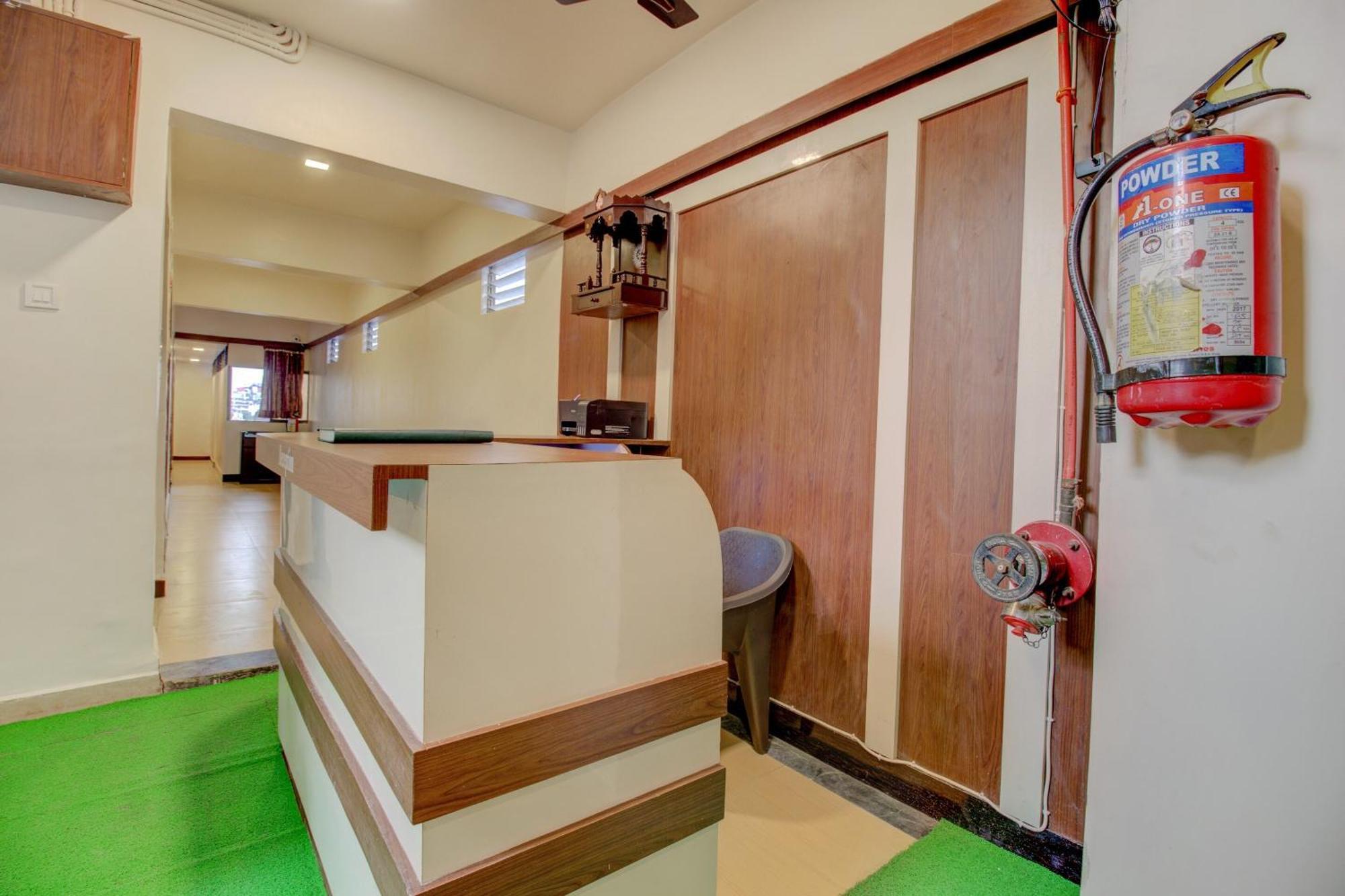 Hotel Della Comfort Near Ambreshwar Shiv Mandir, Ambernath Amarnāth Kültér fotó