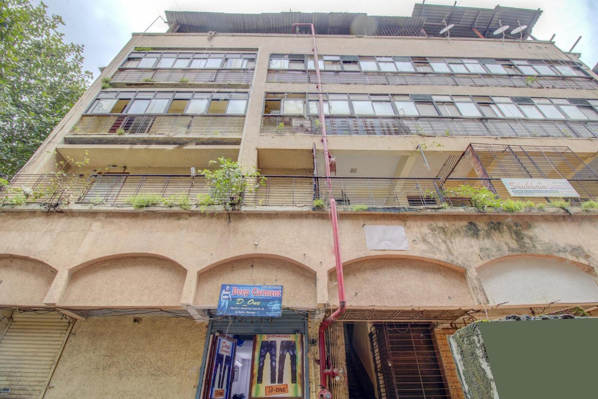Hotel Della Comfort Near Ambreshwar Shiv Mandir, Ambernath Amarnāth Kültér fotó