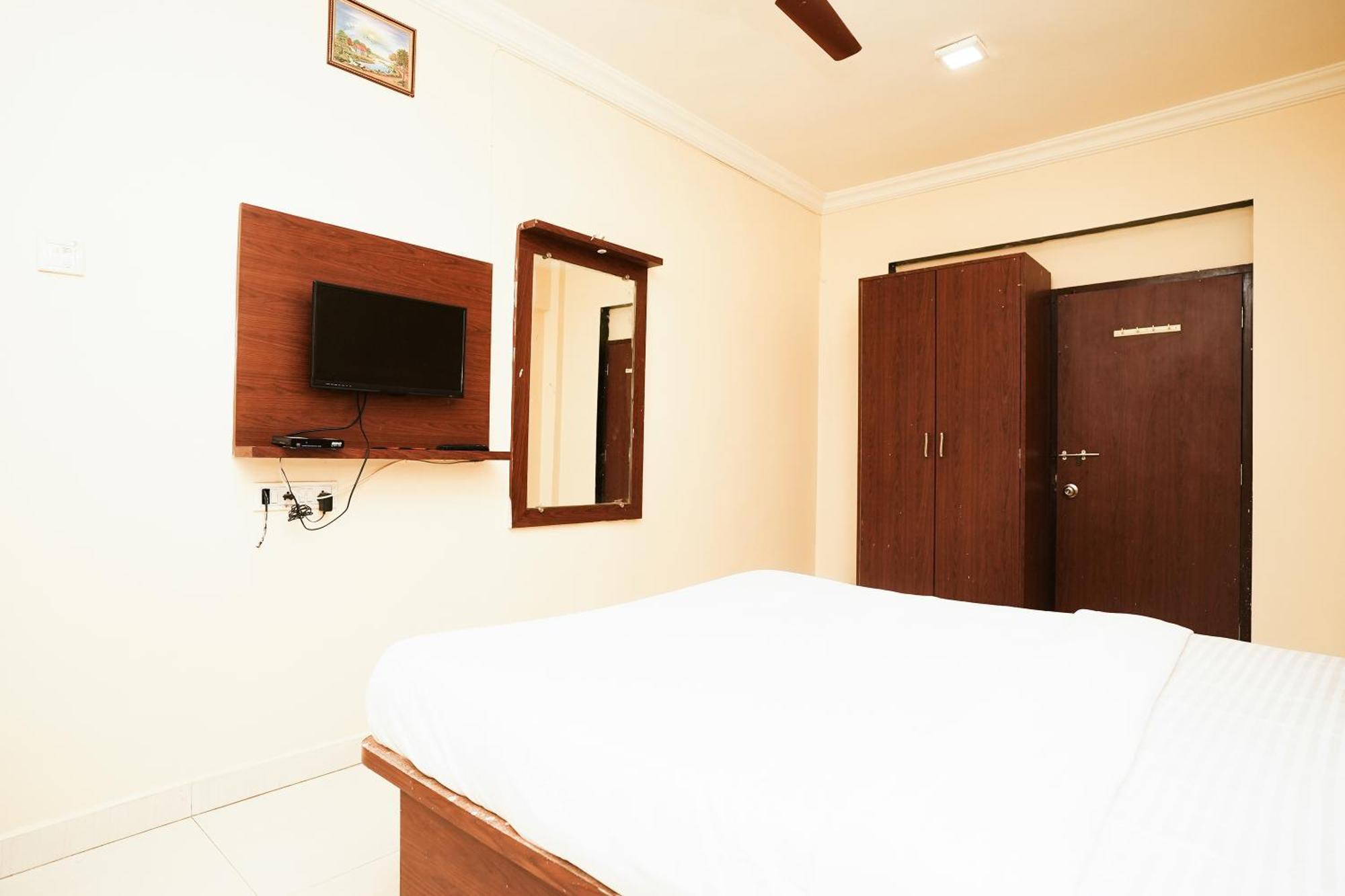 Hotel Della Comfort Near Ambreshwar Shiv Mandir, Ambernath Amarnāth Kültér fotó