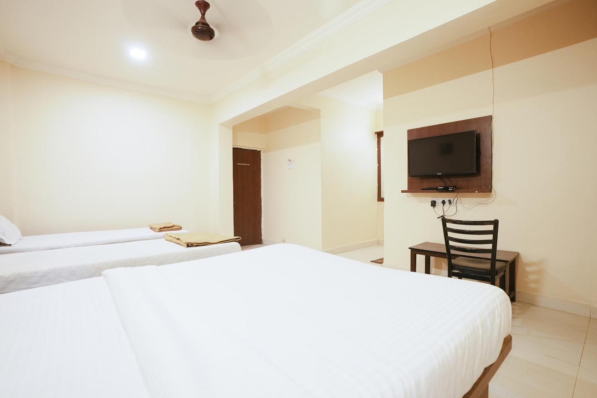 Hotel Della Comfort Near Ambreshwar Shiv Mandir, Ambernath Amarnāth Kültér fotó
