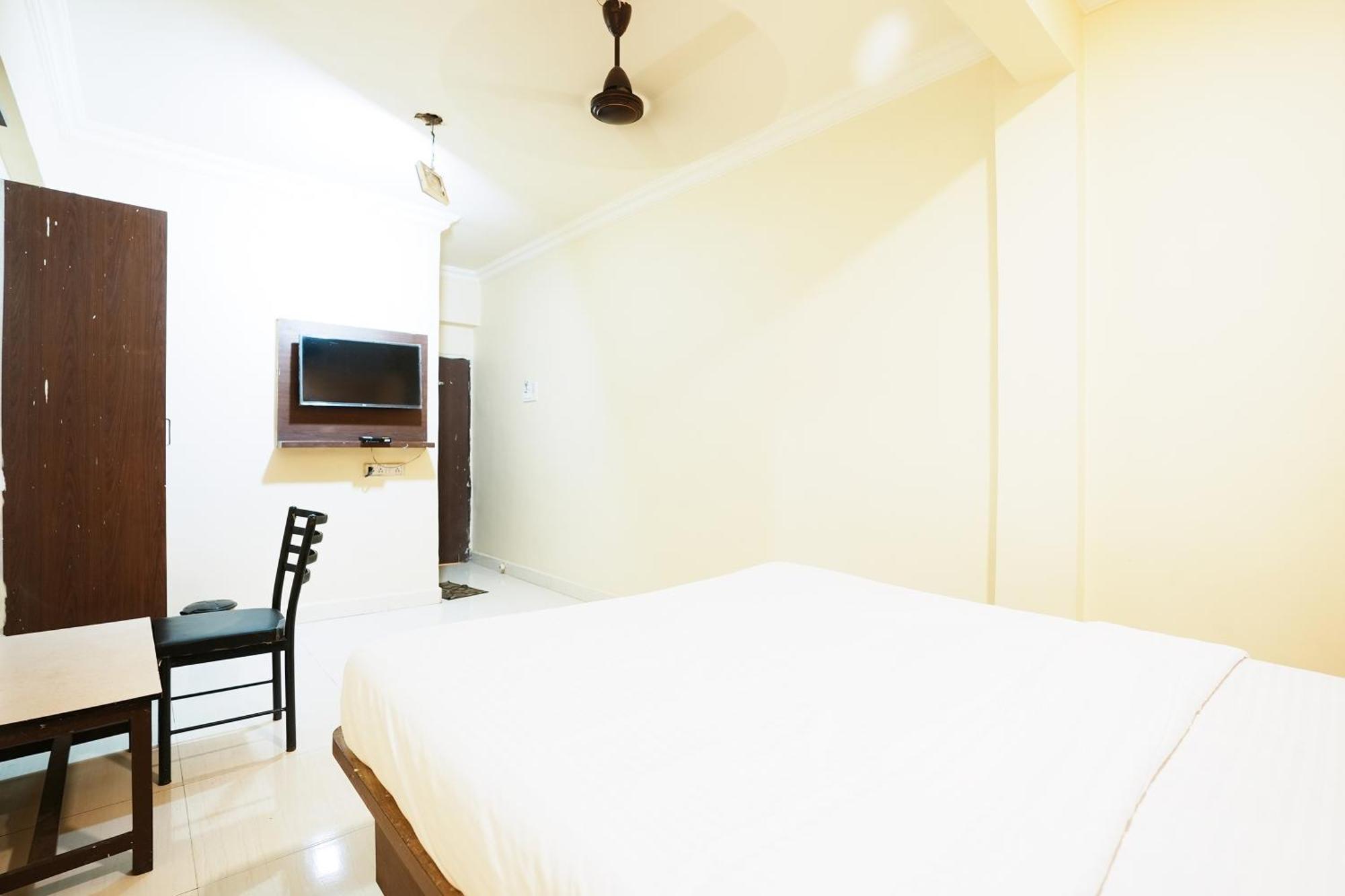 Hotel Della Comfort Near Ambreshwar Shiv Mandir, Ambernath Amarnāth Kültér fotó
