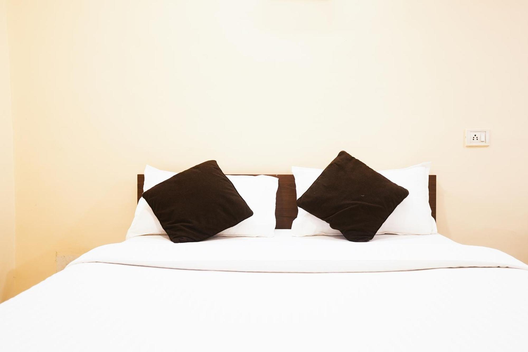 Hotel Della Comfort Near Ambreshwar Shiv Mandir, Ambernath Amarnāth Kültér fotó