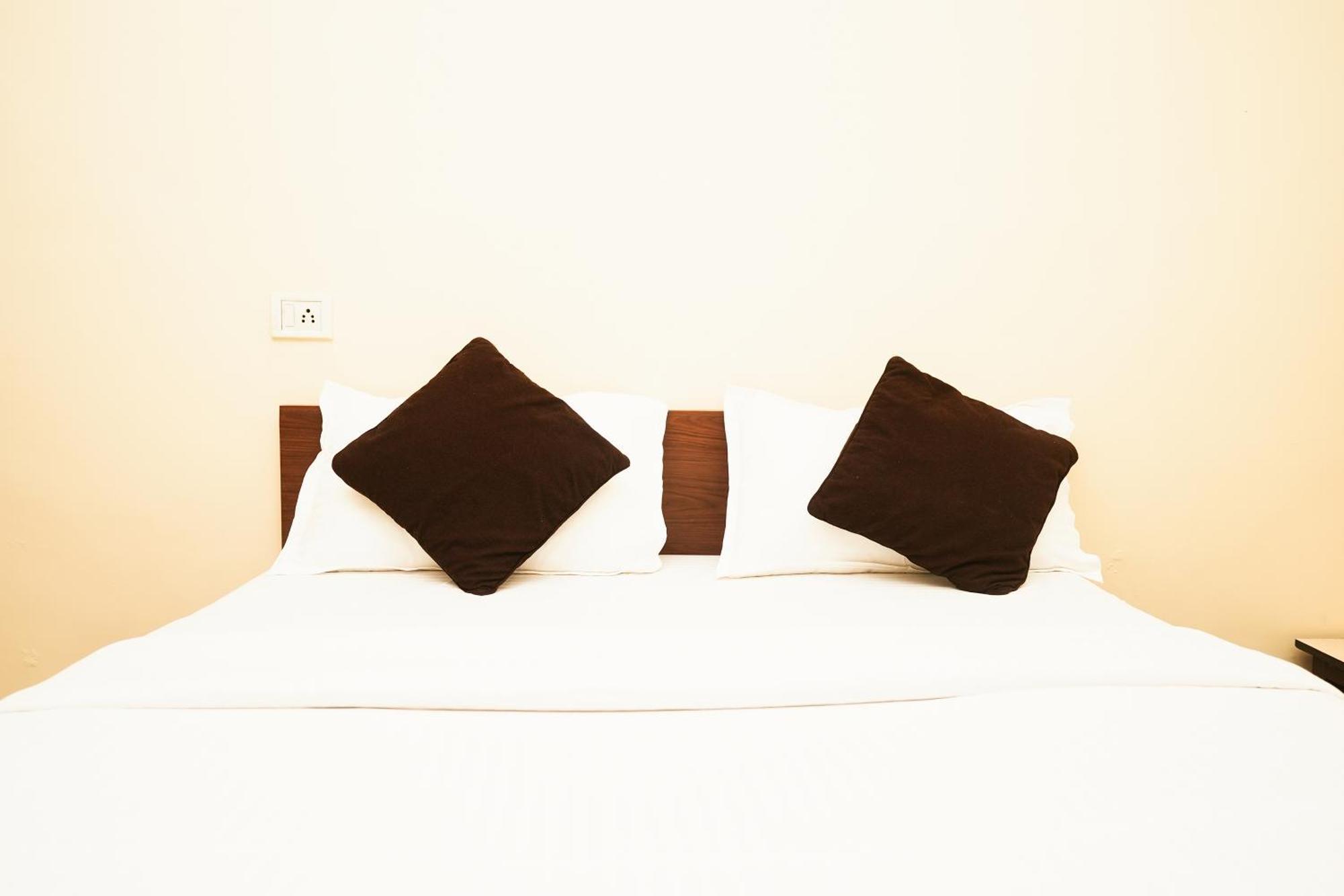 Hotel Della Comfort Near Ambreshwar Shiv Mandir, Ambernath Amarnāth Kültér fotó