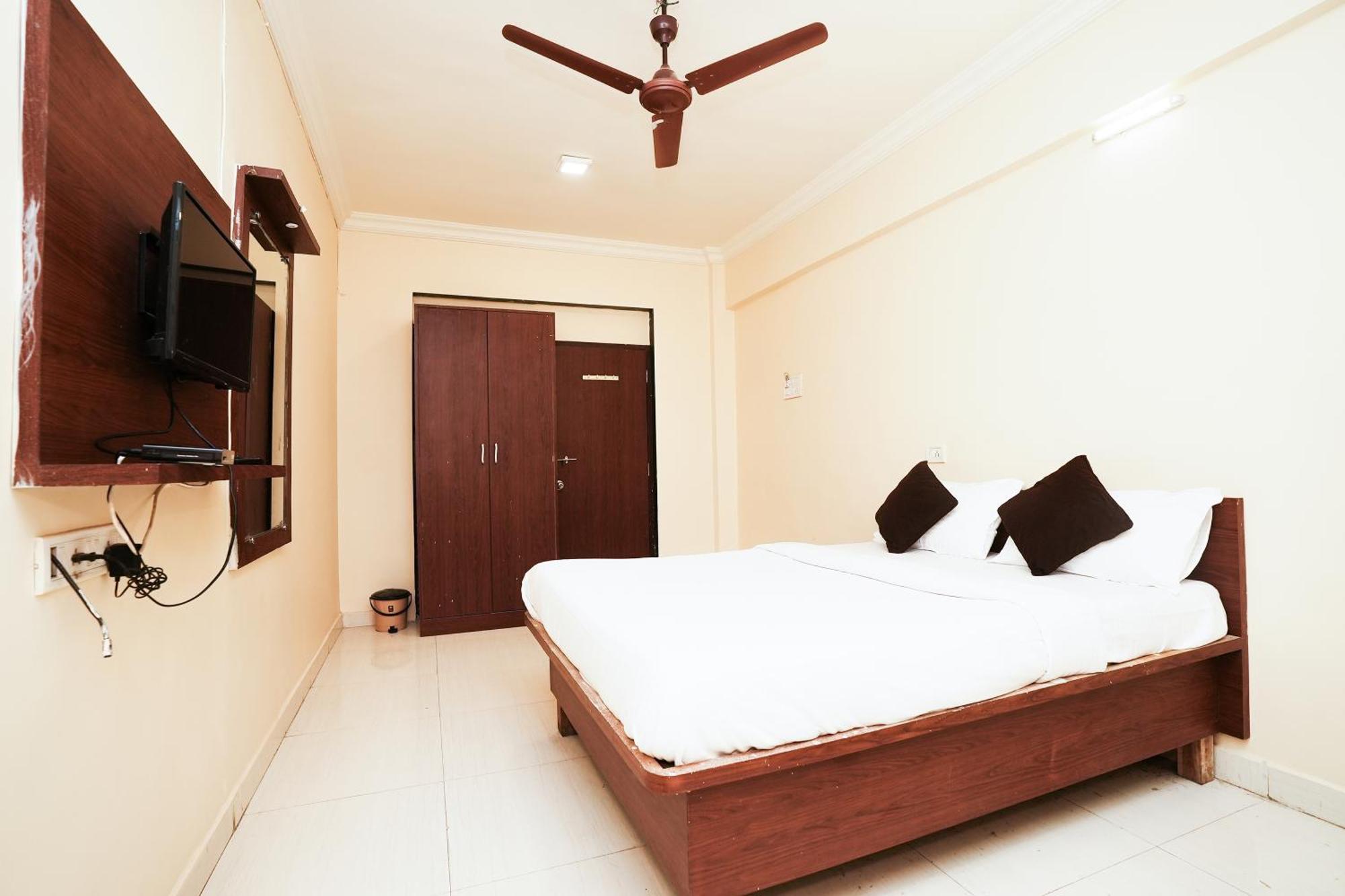 Hotel Della Comfort Near Ambreshwar Shiv Mandir, Ambernath Amarnāth Kültér fotó