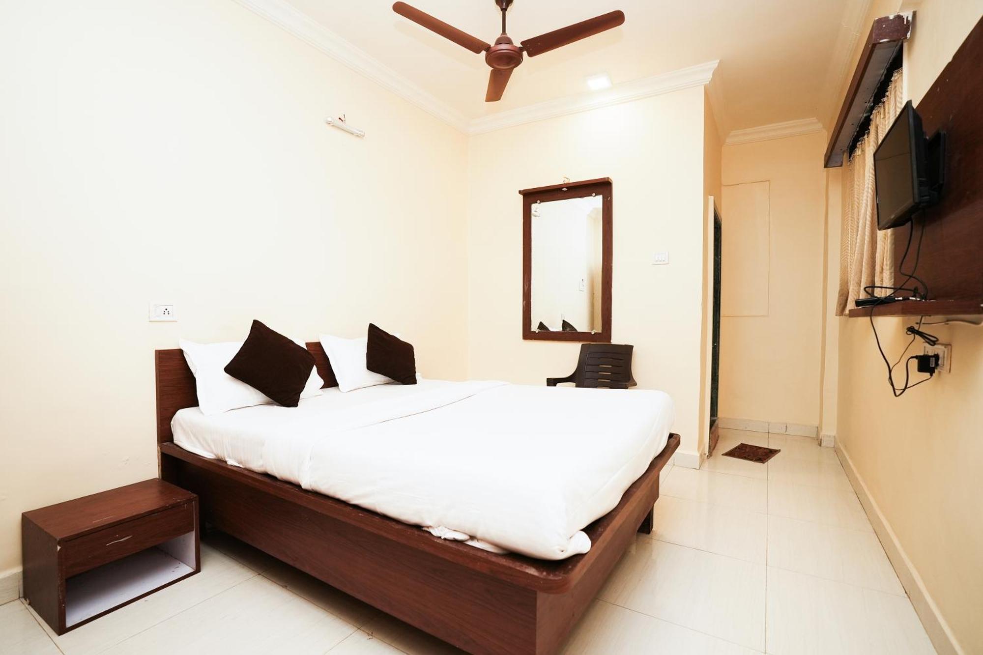 Hotel Della Comfort Near Ambreshwar Shiv Mandir, Ambernath Amarnāth Kültér fotó