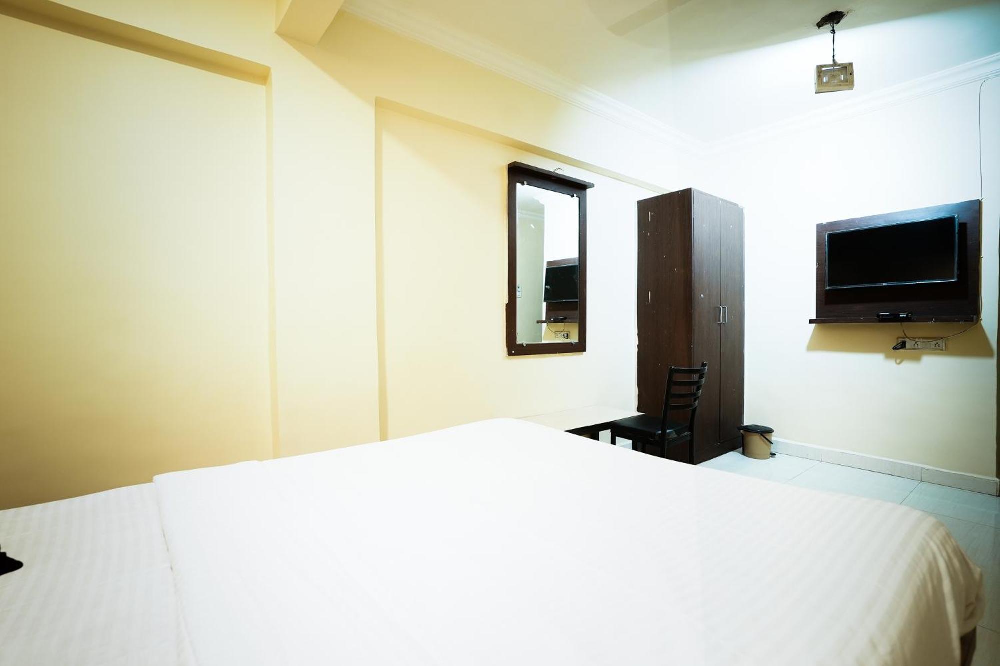Hotel Della Comfort Near Ambreshwar Shiv Mandir, Ambernath Amarnāth Kültér fotó