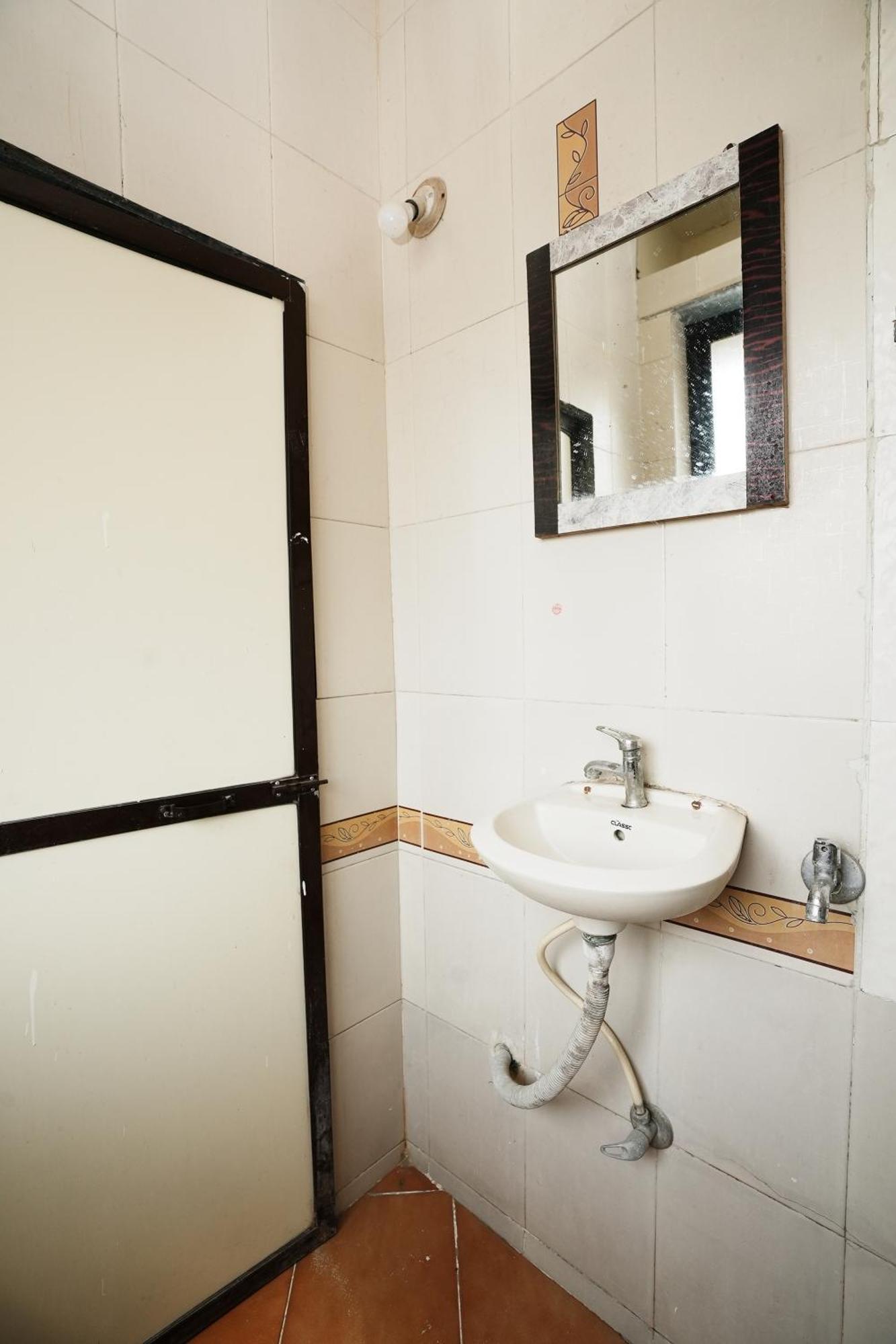 Hotel Della Comfort Near Ambreshwar Shiv Mandir, Ambernath Amarnāth Kültér fotó