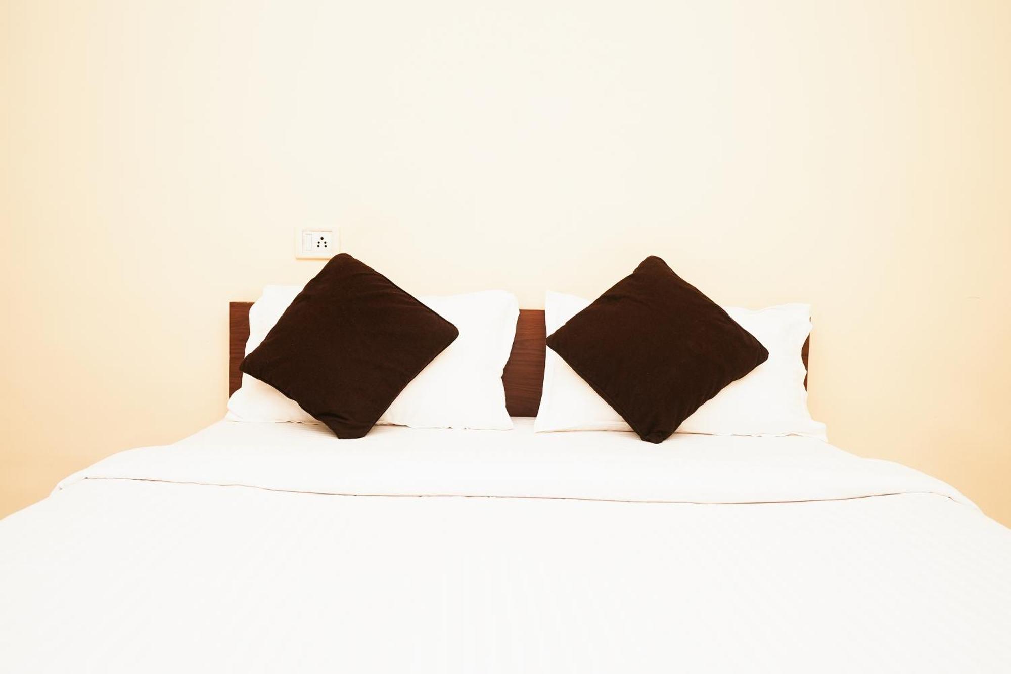 Hotel Della Comfort Near Ambreshwar Shiv Mandir, Ambernath Amarnāth Kültér fotó